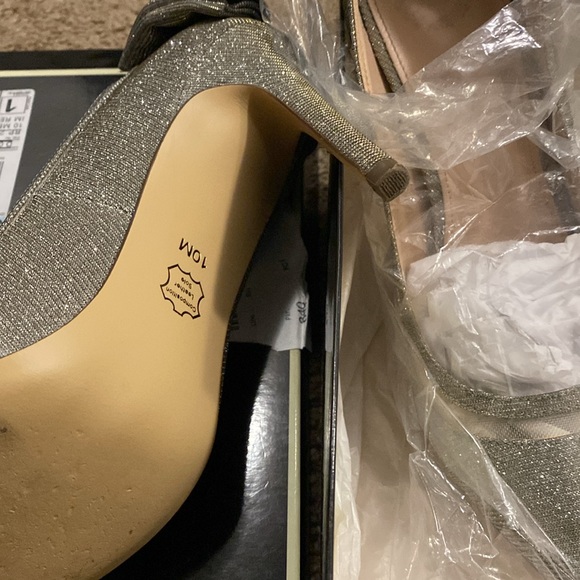 Steel Silver Sparkling Gorgeous Heels with Bow on back! - Picture 4 of 4